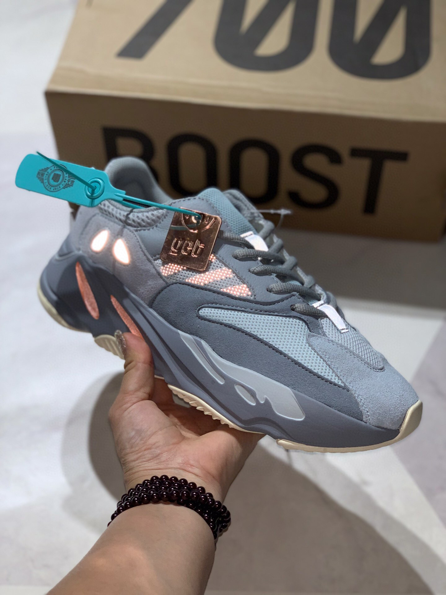 아디다스 이지부스트 700 남녀공용 신발 운동화 스니커즈