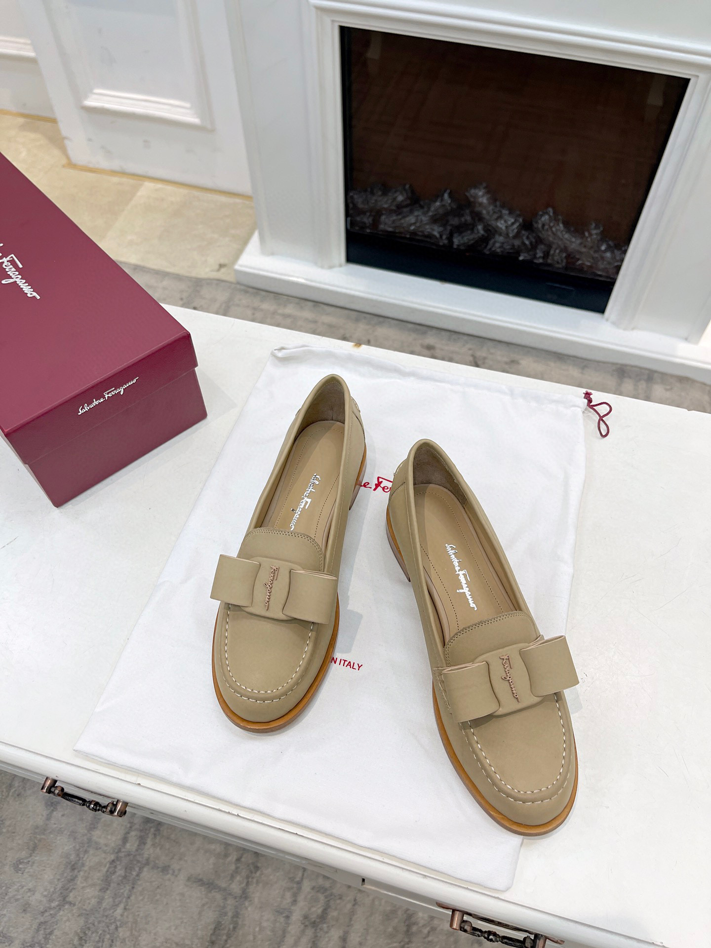 페라가모 여자 로포신발