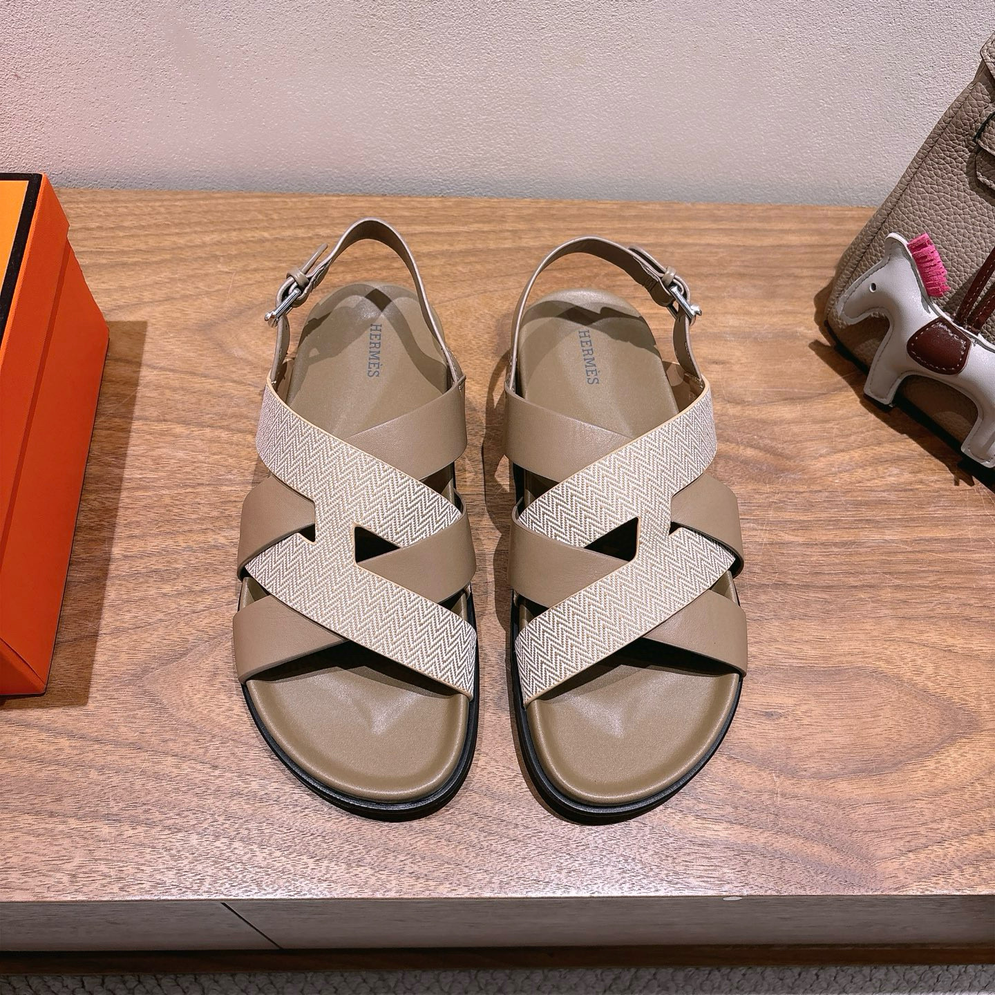 에르메스 남녀공용 샌들