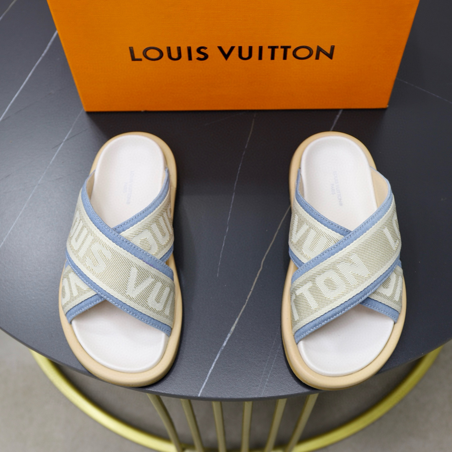 루이비통 남녀공용 슬리퍼