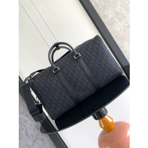 디올 여행가방