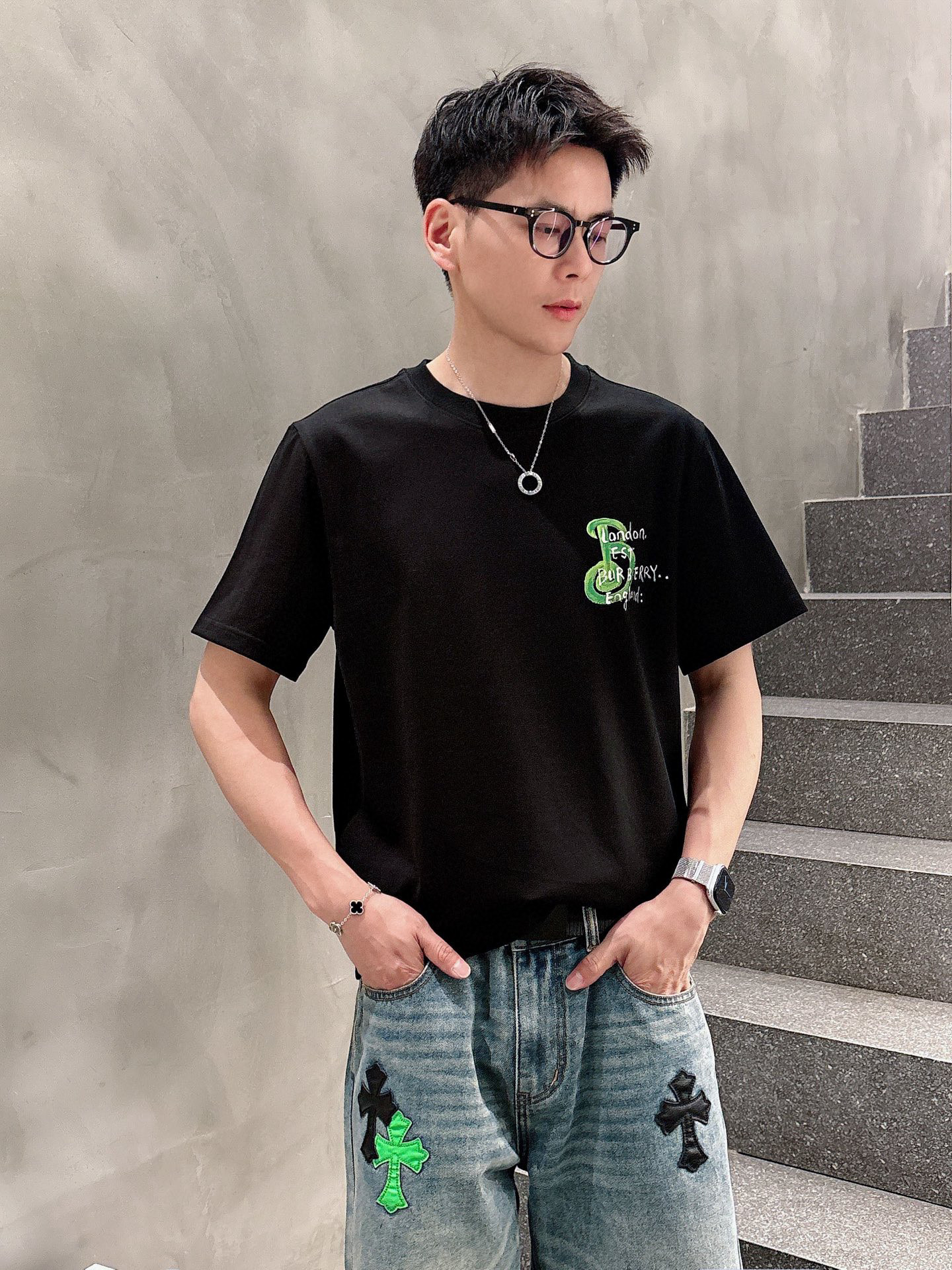 버버리 남자 반팔티