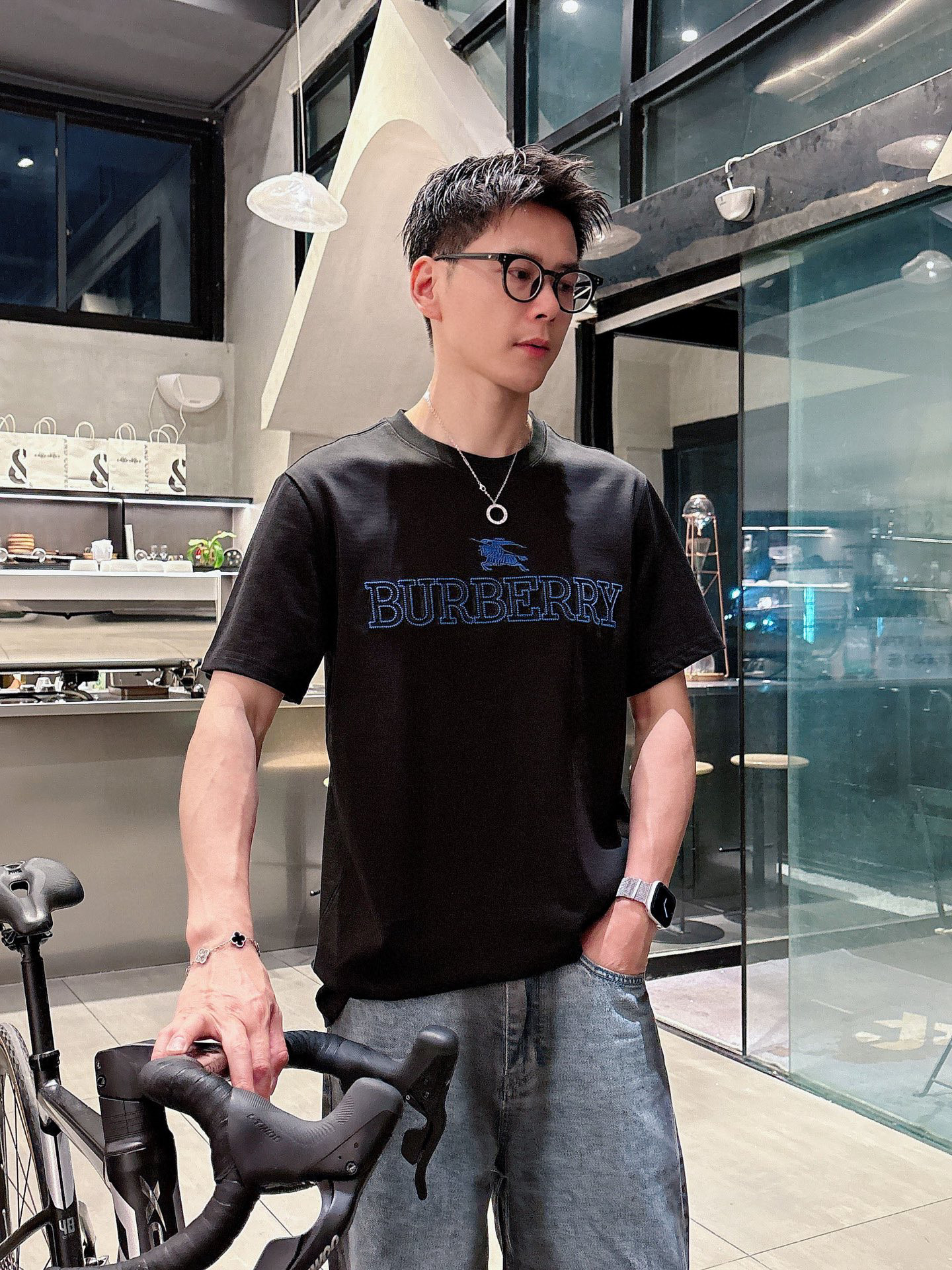 버버리 남자 반팔티