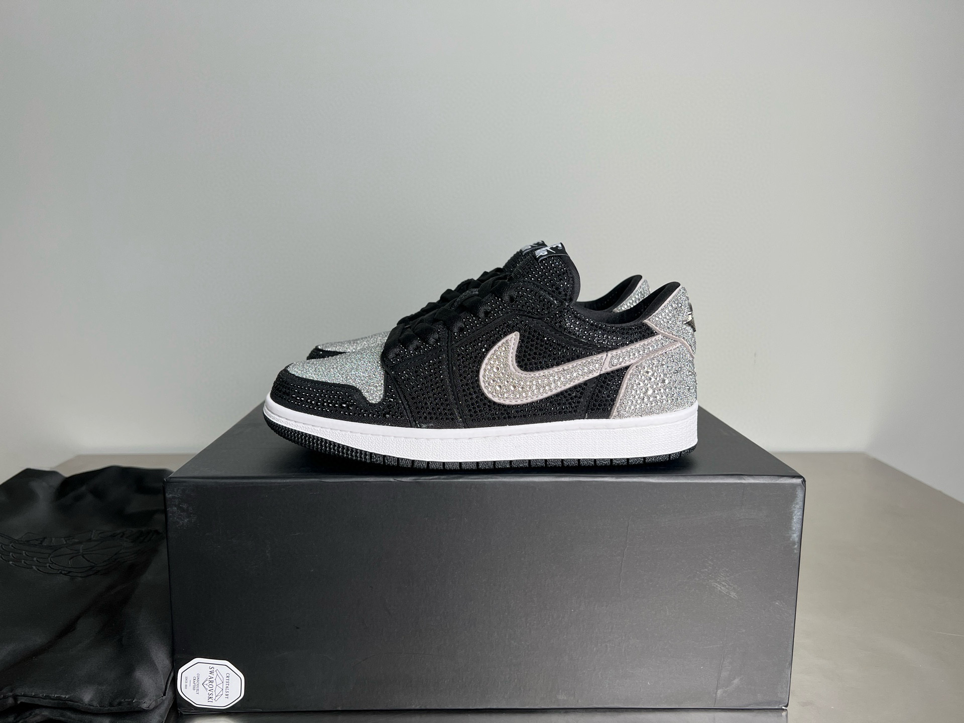 나이키 Swarovski x Jordan Air Jordan 1 남녀공용 신발 운동화 스니커즈