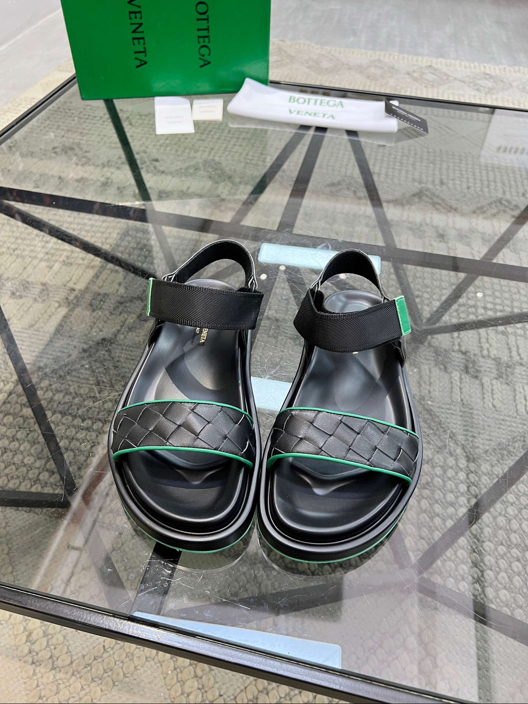보테가베네타 남자 샌들
