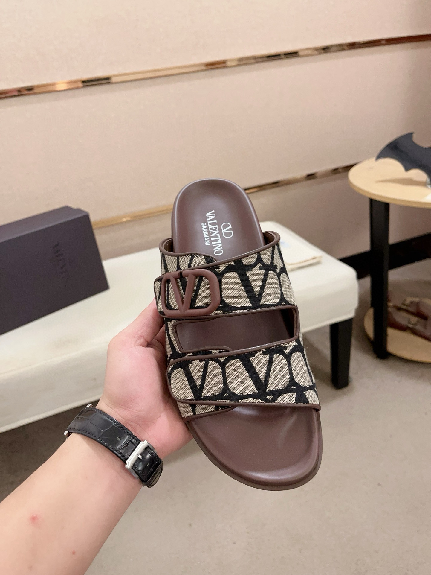 발렌티노 남녀공용 슬리퍼