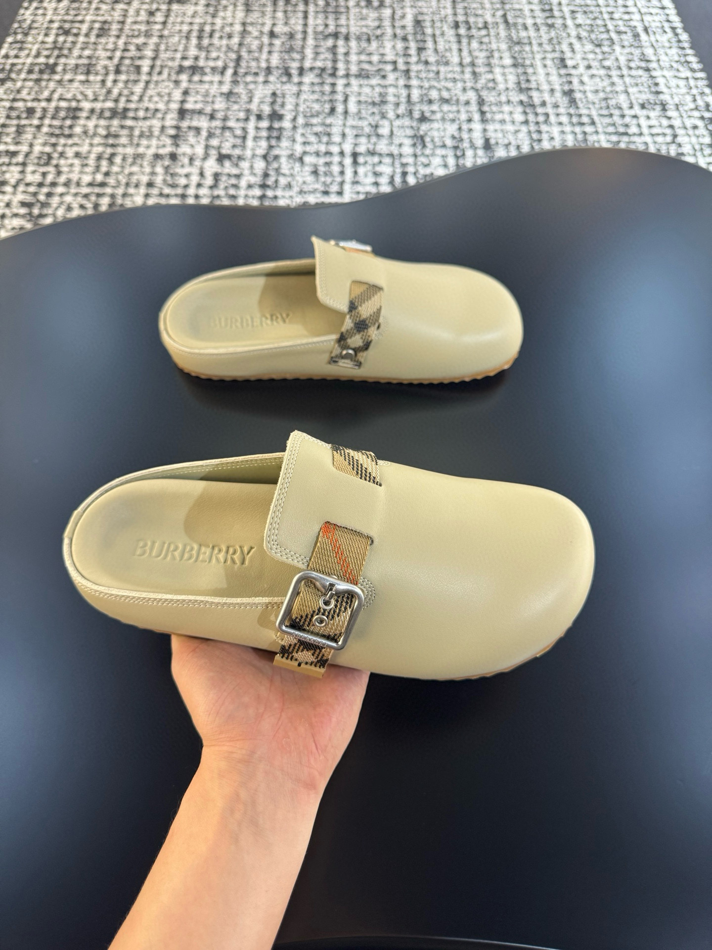 버버리 남자 슬리퍼