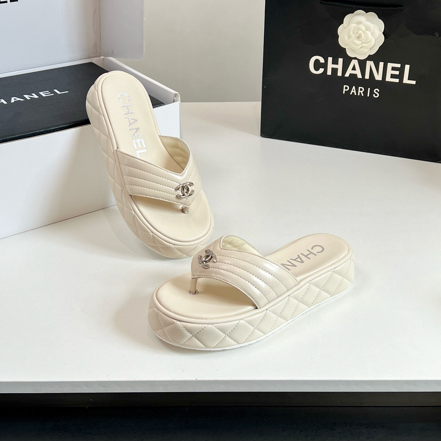 샤넬 여자 슬리퍼