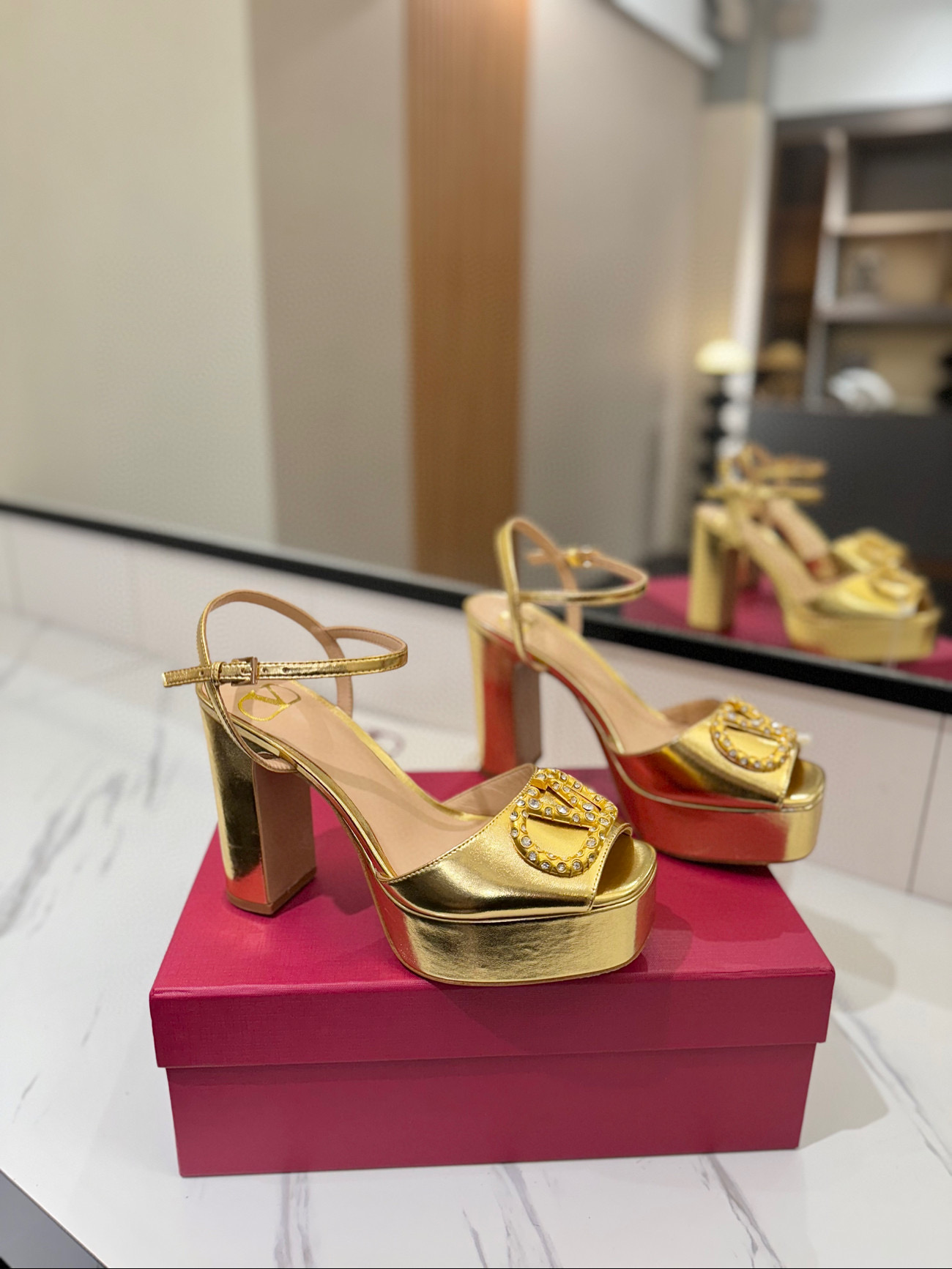 발렌티노 11.5cm 여자 샌들