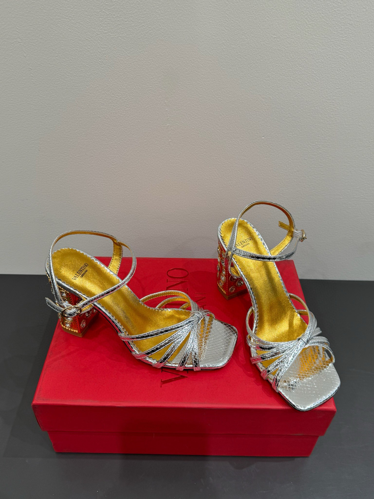 발렌티노 여자 샌들
