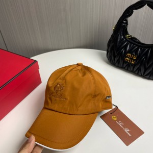 로로피아나 모자