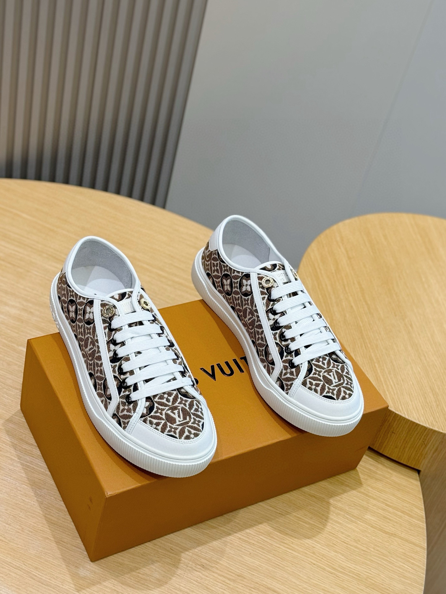 루이비통 남녀공용 신발 운동화 스니커즈