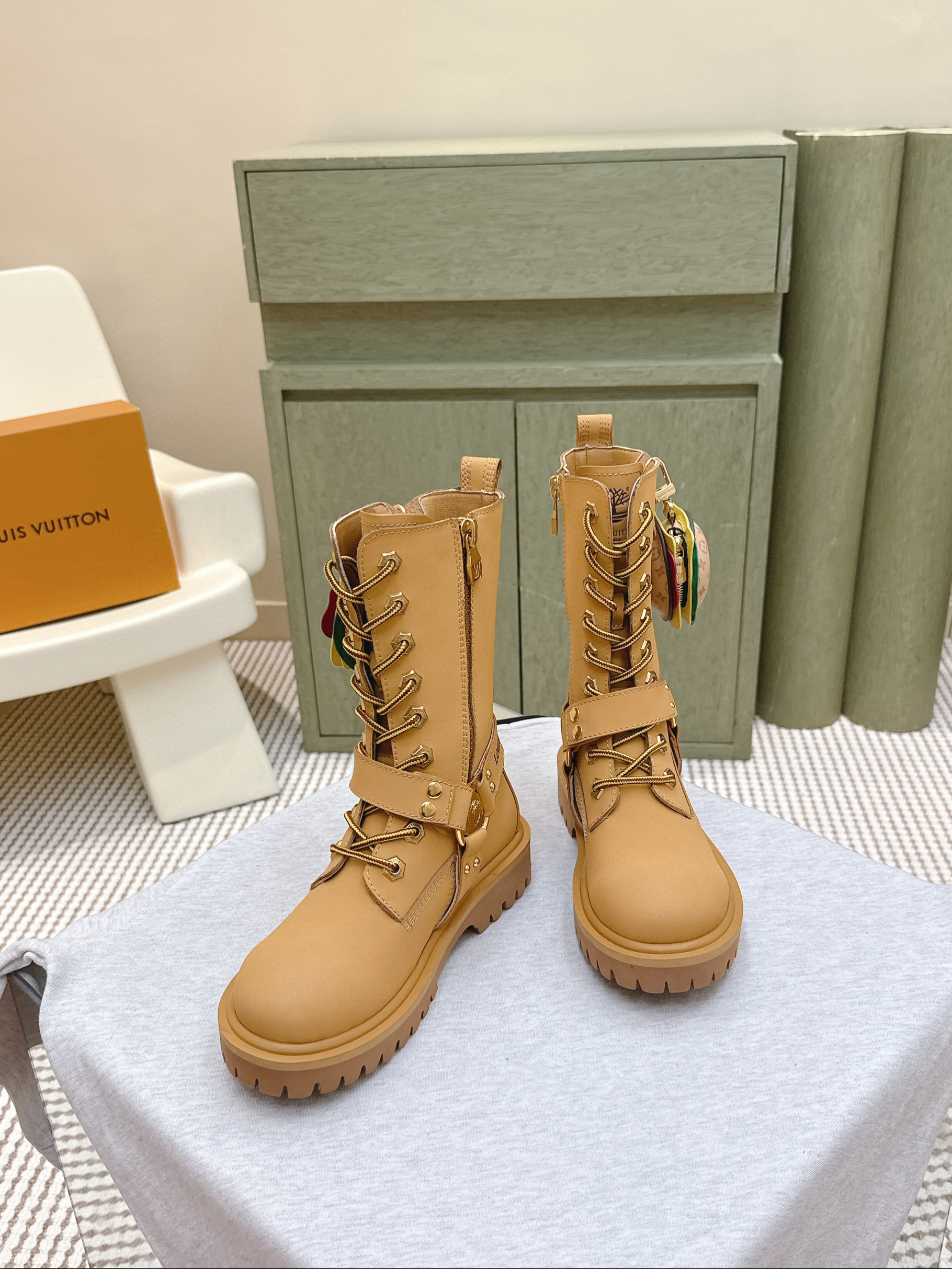 루이비통 4CM 남여공용 부츠