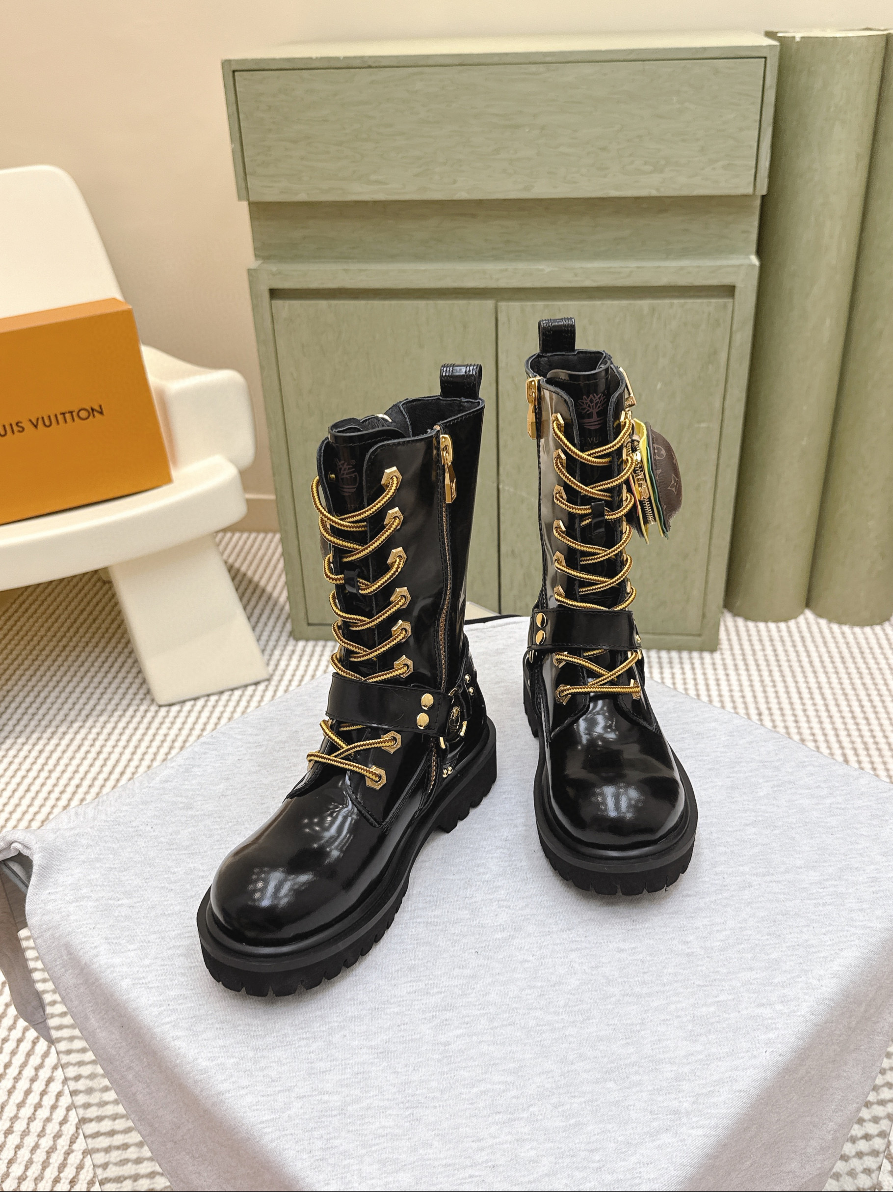 루이비통 4CM 남여공용 부츠