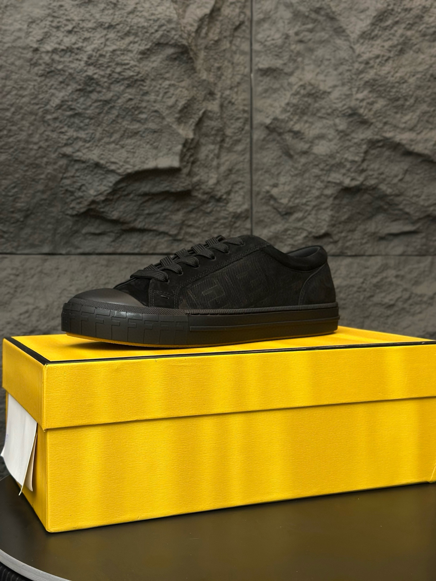 펜디 남녀공용 신발 운동화 스니커즈