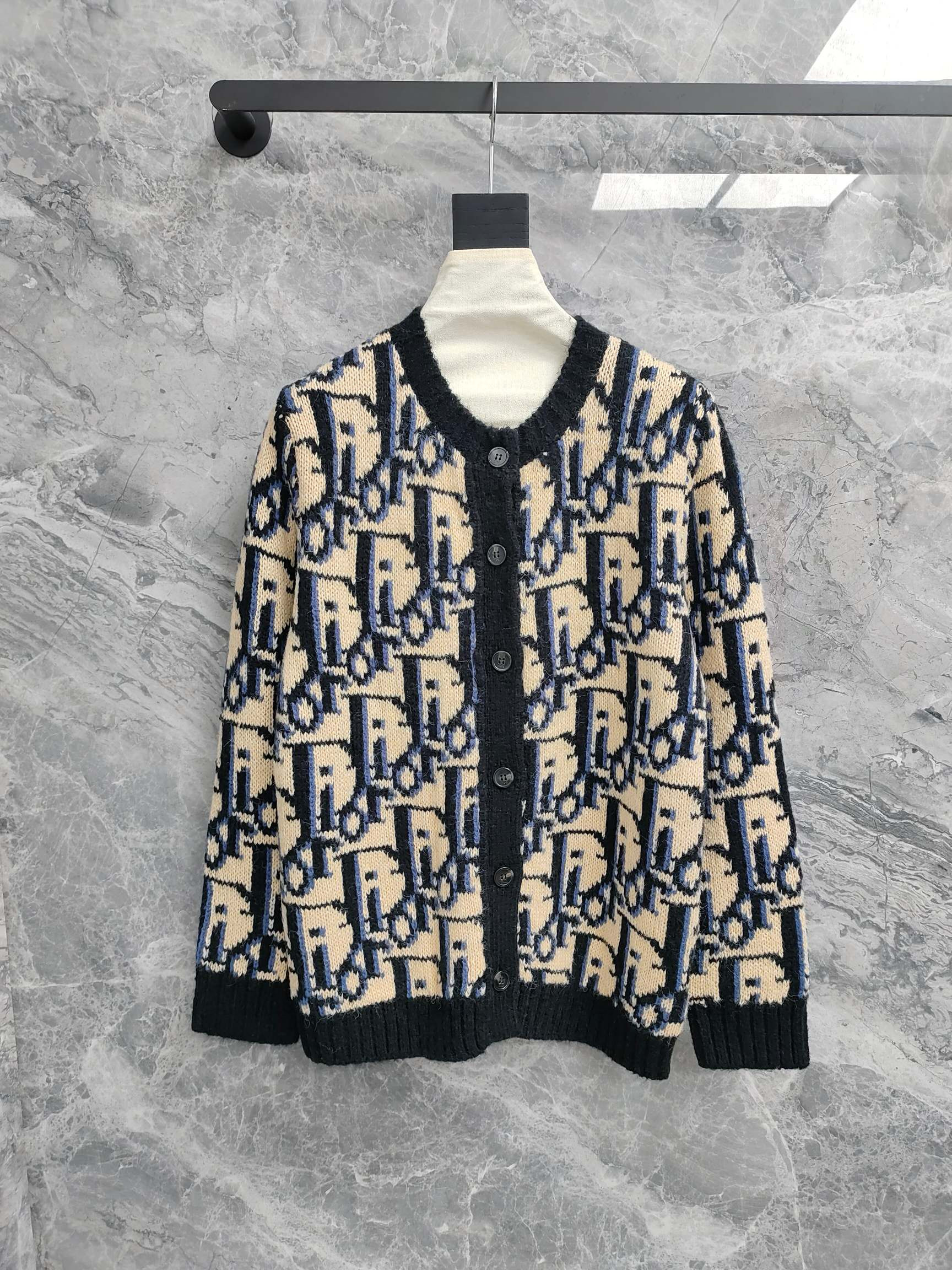 디올 여자 가디건